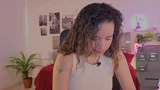 emilyrouxe online show from May 30, 6:05 pm