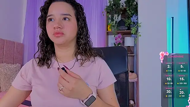 emilyrouxe online show from December 17, 3:27 pm