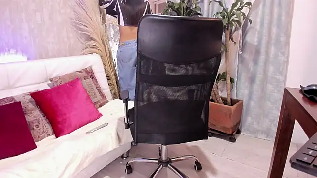 maddy cooper  online show from October 14, 9:17 pm