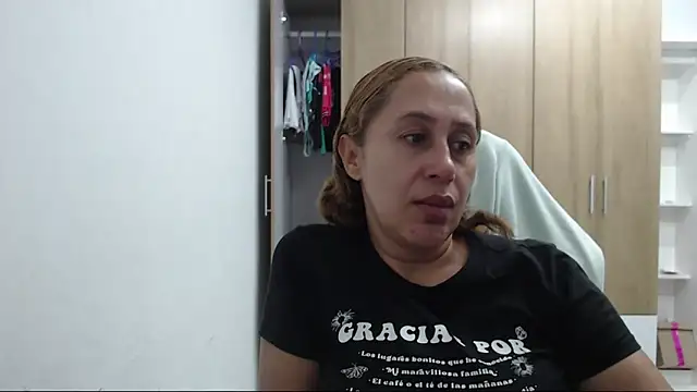 RoxanaLove9 online show from October 12, 11:51 pm