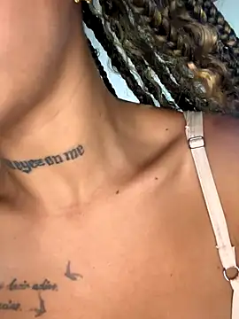 paisitahot1975 online show from October 13, 3:58 pm