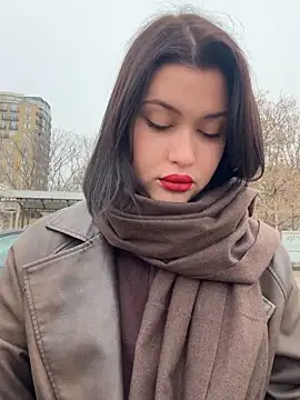 KikiWatson online show from December 4, 6:59 am