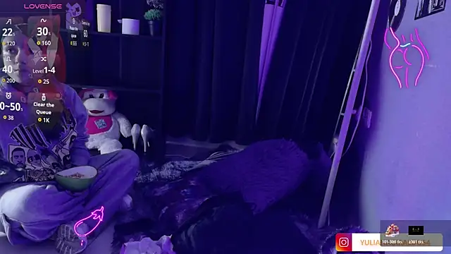 yulianademond66 online show from March 27, 3:46 pm