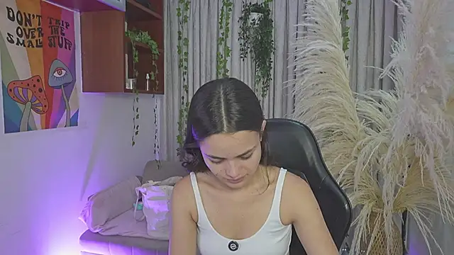 HannaRhodes online show from April 11, 1:48 pm