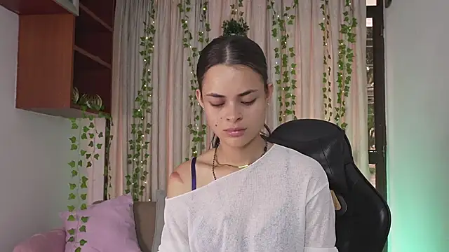 HannaRhodes online show from December 2, 2:52 pm