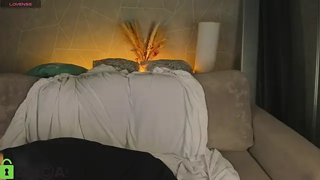 Michelle Blond online show from March 1, 9:31 am