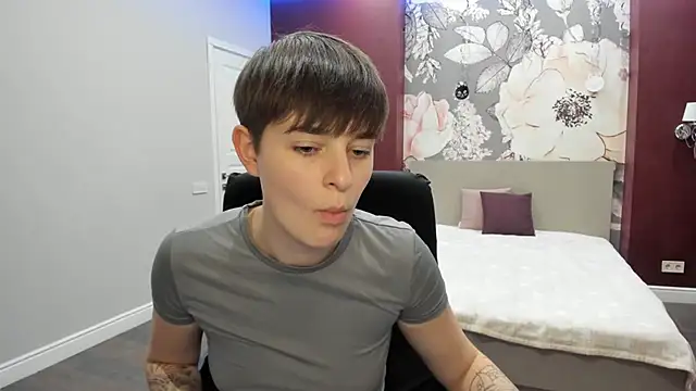 EmiliaYours online show from November 22, 2:31 pm