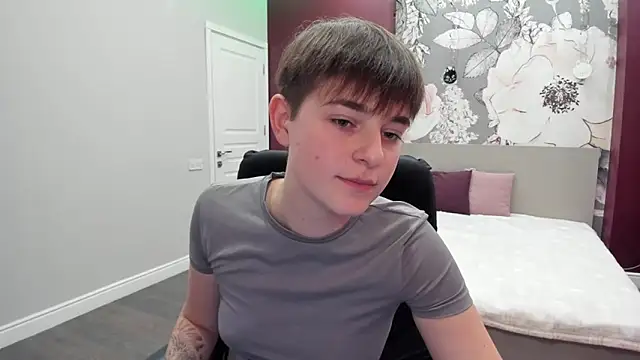 EmiliaYours online show from October 21, 2:21 pm