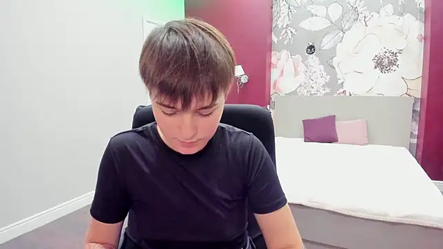 EmiliaYours online show from October 17, 2:09 pm