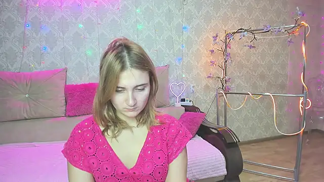 Miss Elsa  online show from November 3, 9:35 am