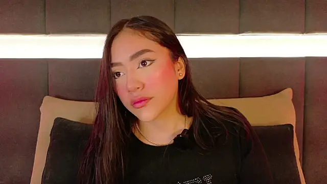 nicolle pierce online show from November 24, 1:35 pm