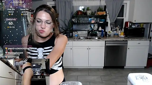 KierBearKisses online show from October 19, 4:36 am