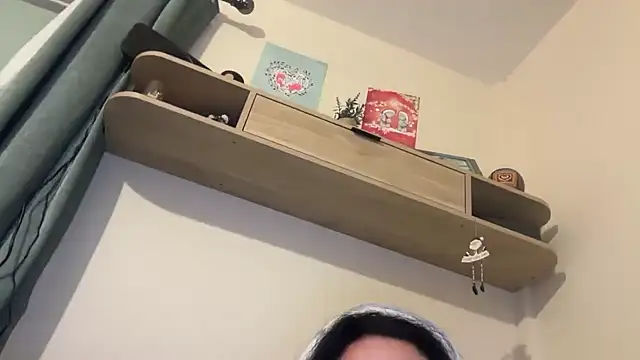 yorkshiregal online show from December 19, 6:38 am