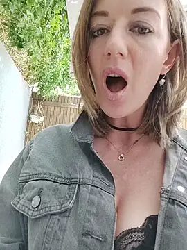 TopsyNextDoor online show from November 5, 10:42 am