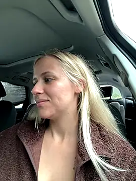 lunawolf21 online show from September 26, 6:33 am