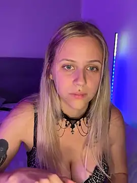 lunawolf21 online show from October 1, 7:41 pm