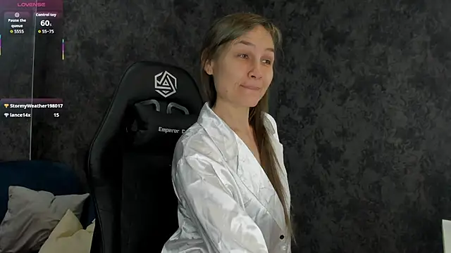 Lillian White online show from October 3, 11:54 pm