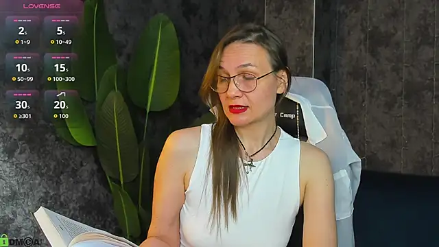 Lillian White online show from May 28, 1:58 am