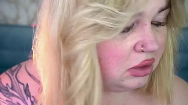 ZaraReignn online show from April 5, 8:19 pm