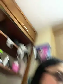 alissonfernandez  online show from March 4, 12:45 pm