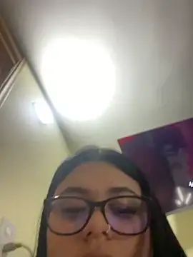 alissonfernandez  online show from January 19, 1:57 am