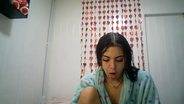 isabella048 online show from September 23, 11:58 pm