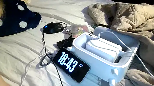 kila lo online show from March 17, 4:44 pm