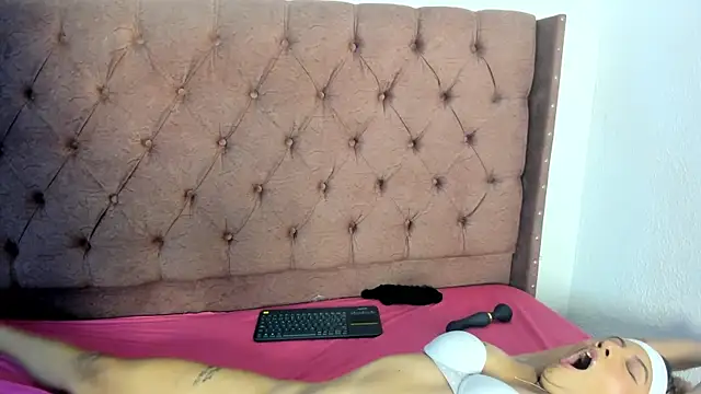 smiths couple online show from November 22, 1:25 pm