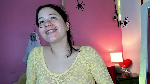 agnes 213 online show from October 31, 8:35 pm