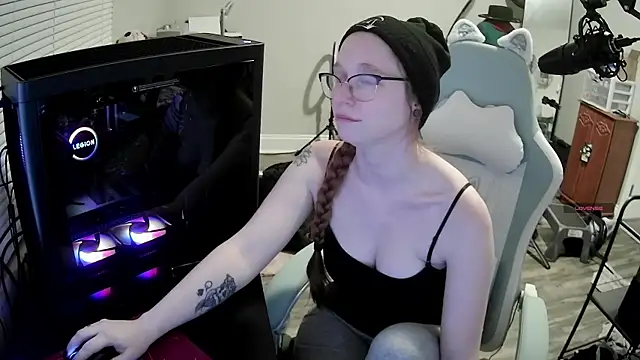 LilyFoxxx online show from November 12, 4:10 am