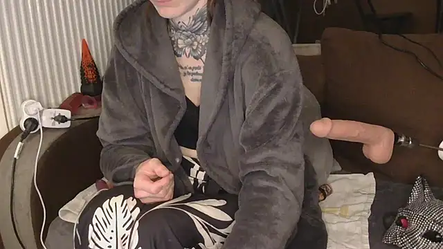 liloucamchaudee online show from March 17, 8:13 pm