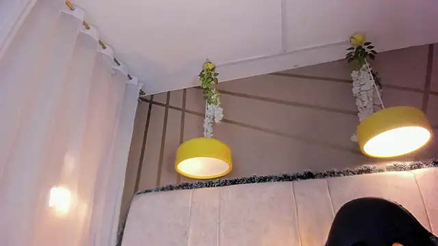 frreeya online show from January 7, 5:49 pm