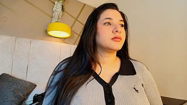 frreeya online show from March 5, 8:59 pm