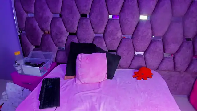 Freya Miller  online show from October 3, 3:44 am