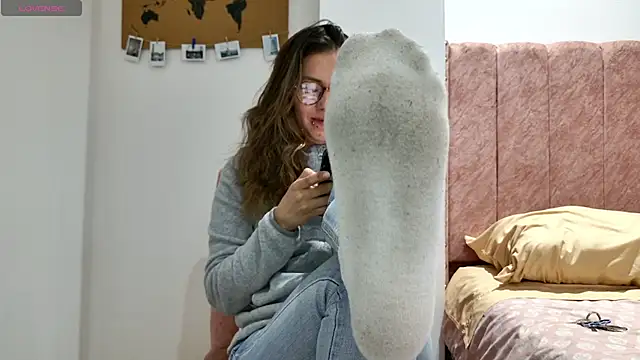 Emmy petit online show from March 11, 1:54 am