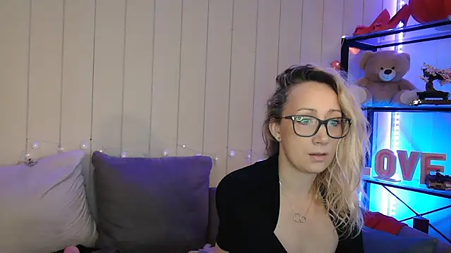 Lyscoquine online show from April 14, 12:38 pm