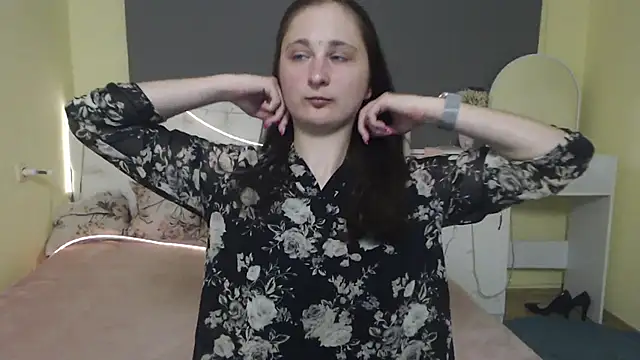 MichelLeee online show from May 5, 11:35 am