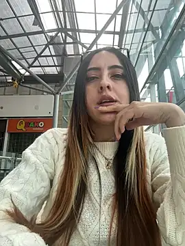 SarahXRusso online show from November 6, 3:40 pm