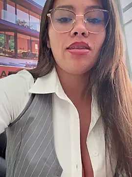 LIZ-06  online show from December 3, 5:04 pm