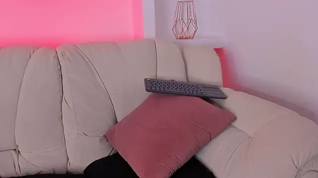 Radiant Naomi online show from September 20, 12:47 pm