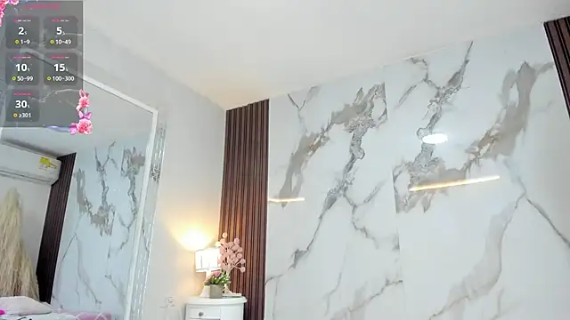 briannaduque online show from September 17, 8:29 pm