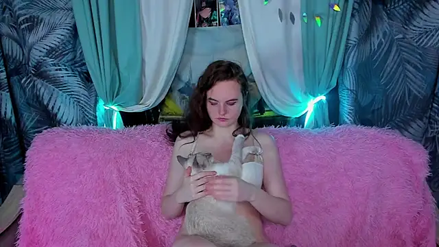 AmA lia  online show from September 9, 1:33 pm