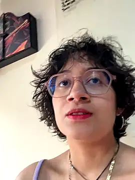 Lili Gomez  online show from December 4, 1:57 pm