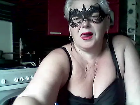 Lisa Suzie online show from June 6, 10:10 am