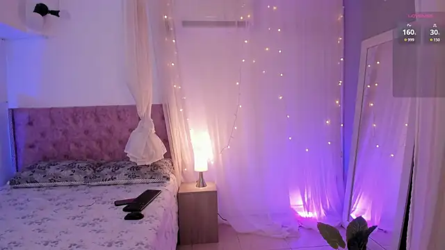 Lia Sweett  online show from November 25, 3:47 pm