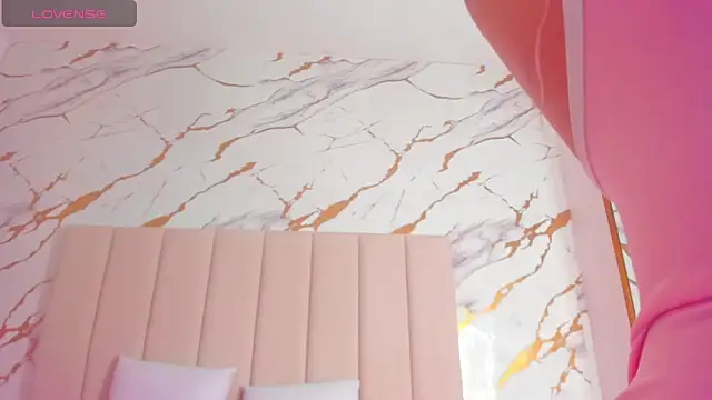 aggy castel online show from April 4, 12:48 pm