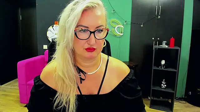 ChristyBrooks online show from September 26, 3:31 pm