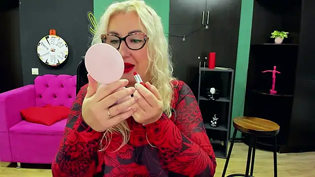 ChristyBrooks online show from October 18, 12:08 pm