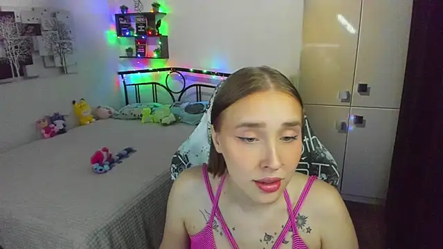 LinaTruly online show from May 21, 9:57 pm