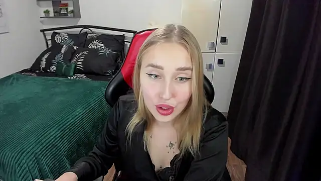 LinaTruly online show from September 26, 9:45 pm